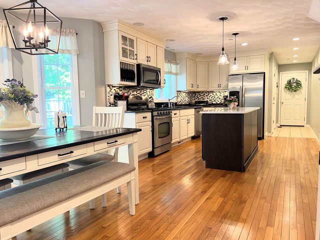 4 Felicia Drive, Newton, NH 03858