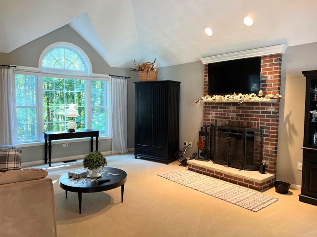 4 Felicia Drive, Newton, NH 03858