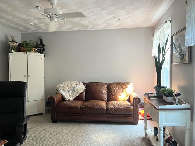 4 Felicia Drive, Newton, NH 03858