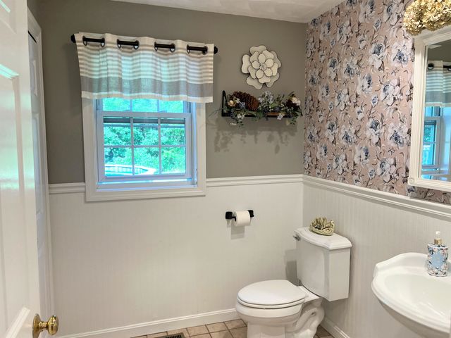 4 Felicia Drive, Newton, NH 03858