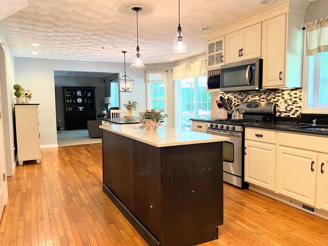 4 Felicia Drive, Newton, NH 03858