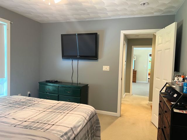 4 Felicia Drive, Newton, NH 03858