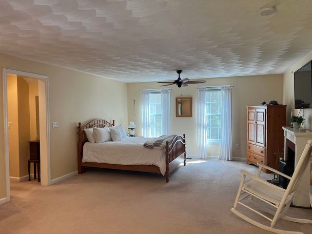4 Felicia Drive, Newton, NH 03858
