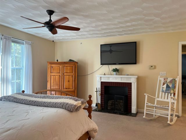 4 Felicia Drive, Newton, NH 03858
