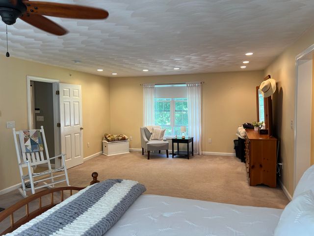 4 Felicia Drive, Newton, NH 03858