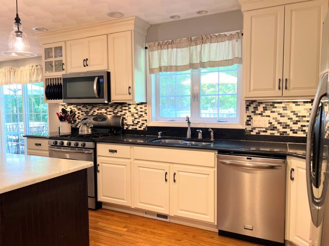 4 Felicia Drive, Newton, NH 03858