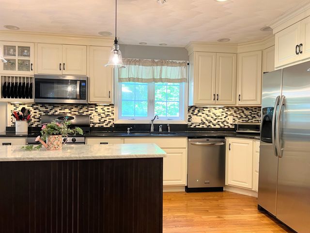 4 Felicia Drive, Newton, NH 03858