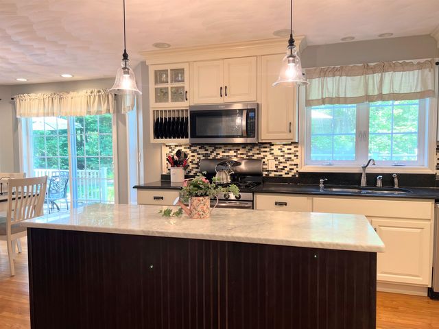 4 Felicia Drive, Newton, NH 03858