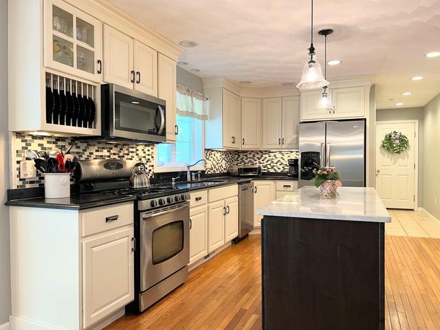 4 Felicia Drive, Newton, NH 03858