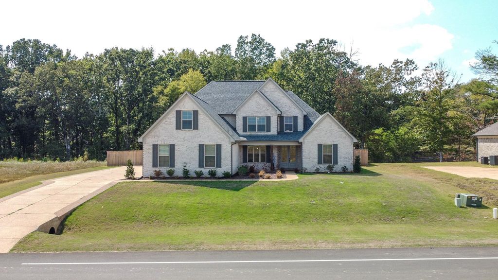 1699 BAISLEY DR, Nesbit, MS 38651