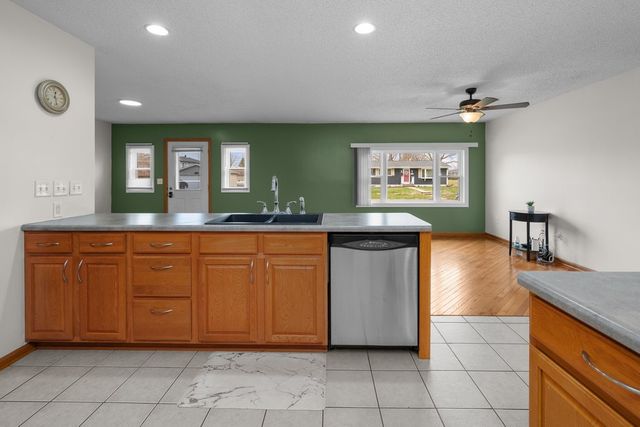 104 2nd St Court, Donahue, IA 52746