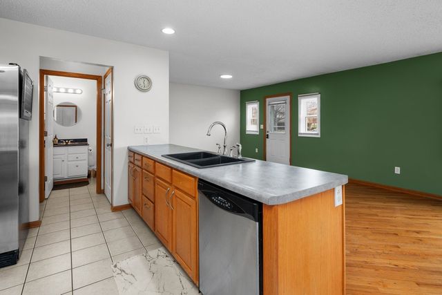 104 2nd St Court, Donahue, IA 52746