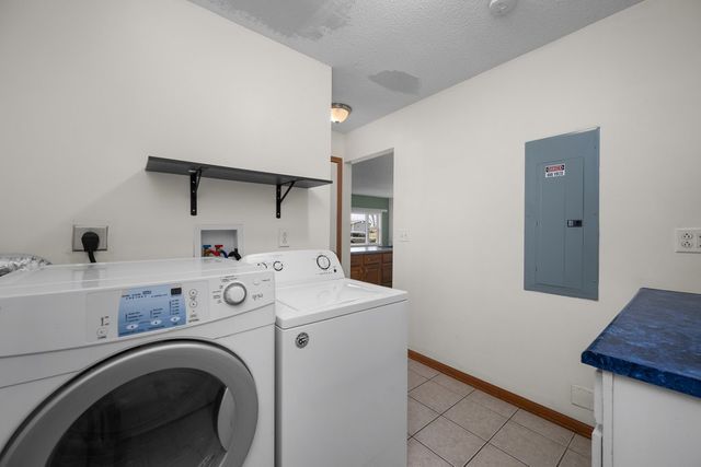 104 2nd St Court, Donahue, IA 52746