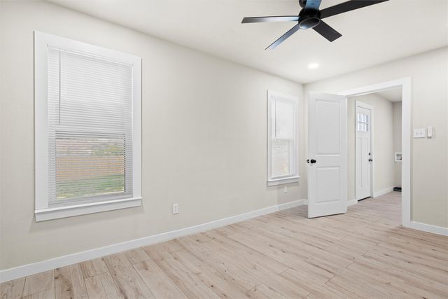 1300 E Baltimore Avenue, Fort Worth, TX 76104