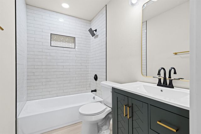 1300 E Baltimore Avenue, Fort Worth, TX 76104