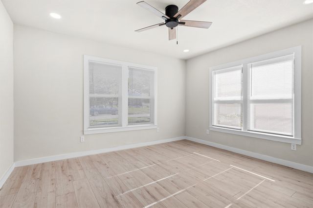 1300 E Baltimore Avenue, Fort Worth, TX 76104