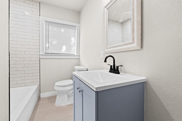 1300 E Baltimore Avenue, Fort Worth, TX 76104