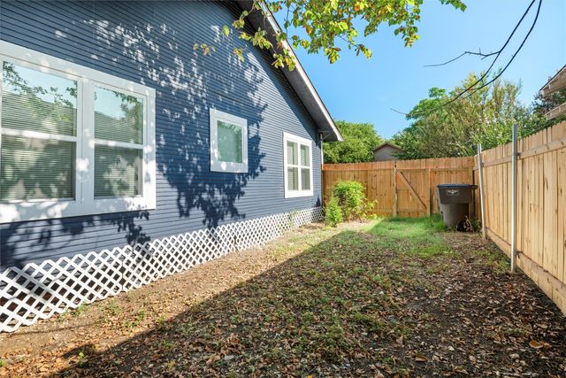 1300 E Baltimore Avenue, Fort Worth, TX 76104