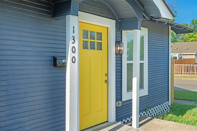 1300 E Baltimore Avenue, Fort Worth, TX 76104