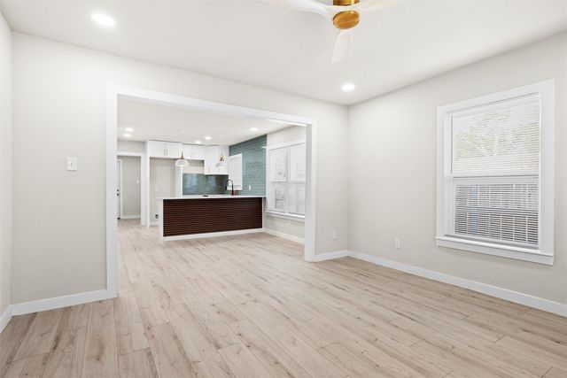 1300 E Baltimore Avenue, Fort Worth, TX 76104