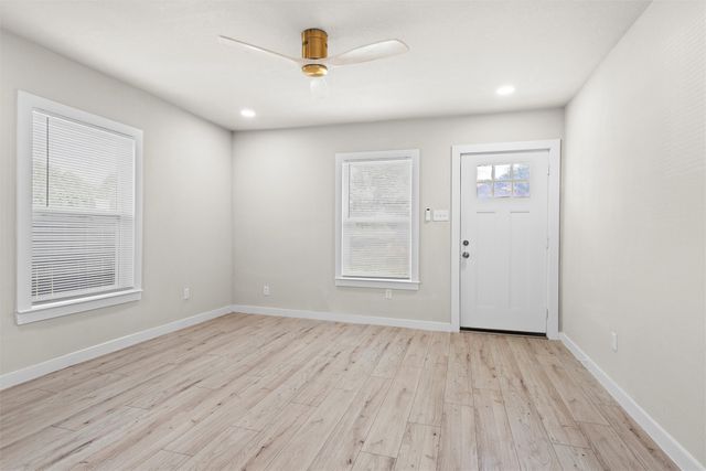 1300 E Baltimore Avenue, Fort Worth, TX 76104