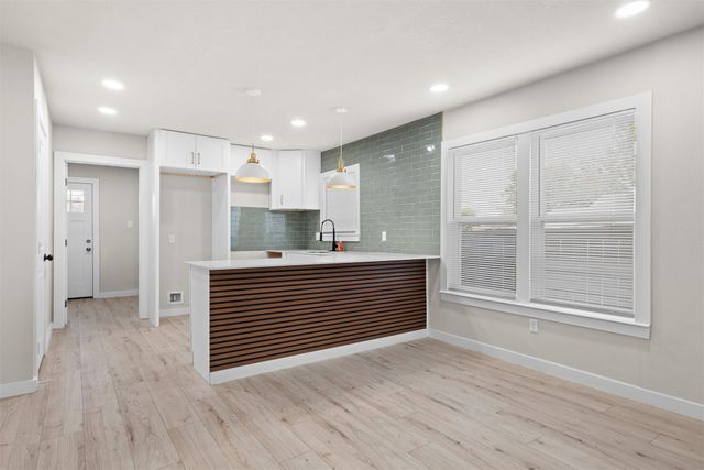 1300 E Baltimore Avenue, Fort Worth, TX 76104