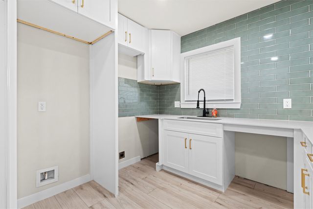 1300 E Baltimore Avenue, Fort Worth, TX 76104