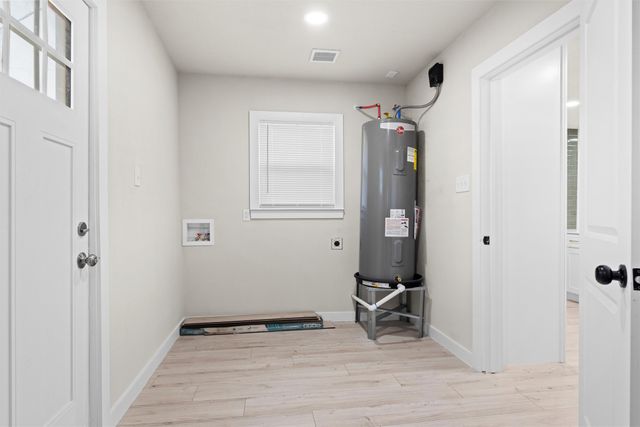 1300 E Baltimore Avenue, Fort Worth, TX 76104