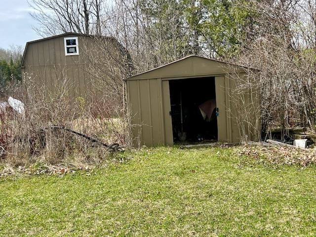 5641 Lakeside Drive, Gladwin, MI 48624
