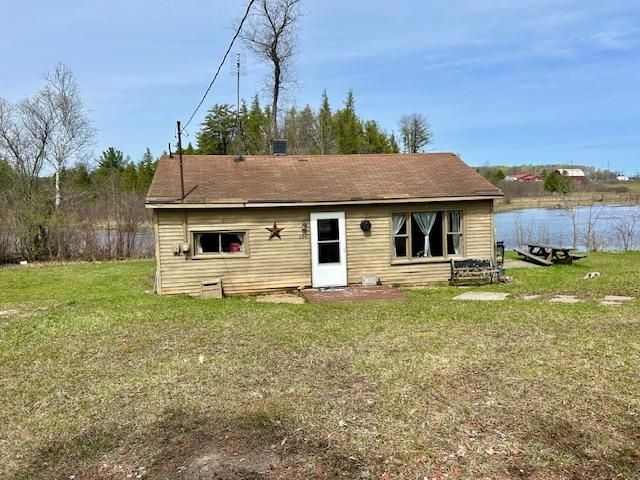 5641 Lakeside Drive, Gladwin, MI 48624