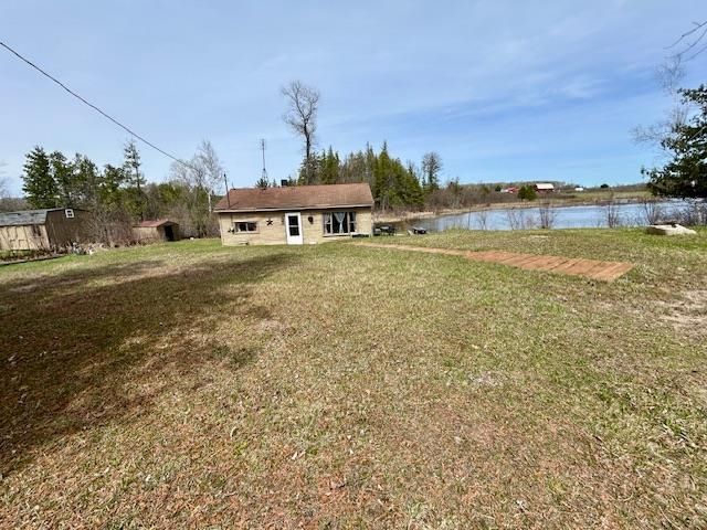 5641 Lakeside Drive, Gladwin, MI 48624