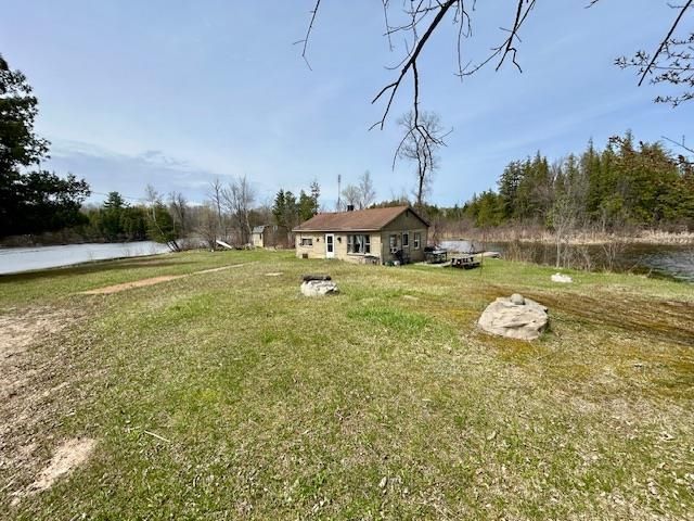 5641 Lakeside Drive, Gladwin, MI 48624