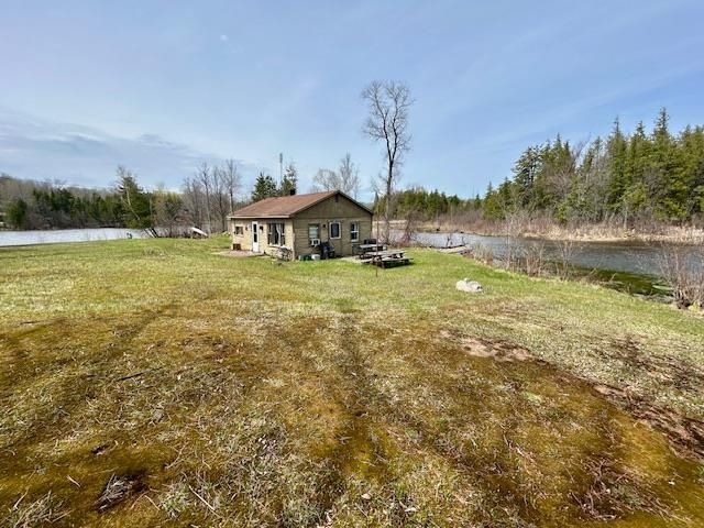 5641 Lakeside Drive, Gladwin, MI 48624