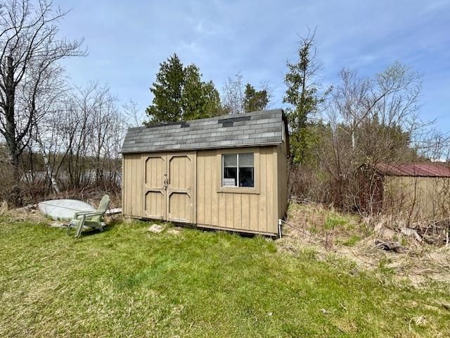 5641 Lakeside Drive, Gladwin, MI 48624