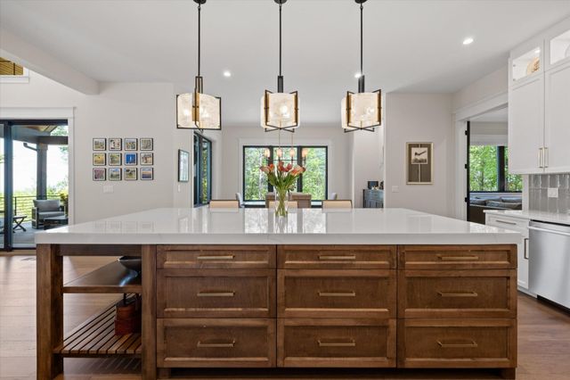 221 Lookout Crest Lane, Lookout Mountain, GA 30750