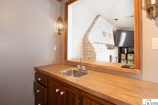 1037 Oak Terrace Drive, North Mankato, MN 56003