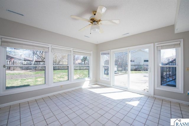 1037 Oak Terrace Drive, North Mankato, MN 56003