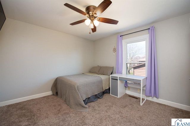 1037 Oak Terrace Drive, North Mankato, MN 56003