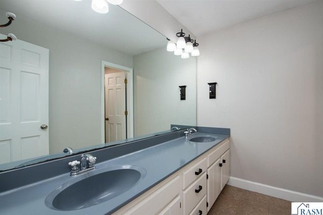 1037 Oak Terrace Drive, North Mankato, MN 56003