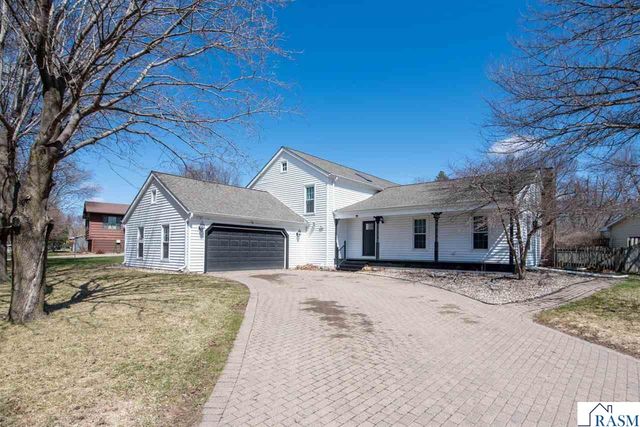 1037 Oak Terrace Drive, North Mankato, MN 56003