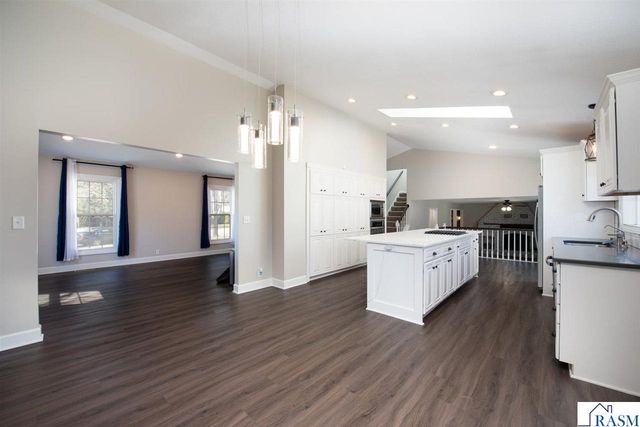 1037 Oak Terrace Drive, North Mankato, MN 56003