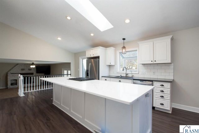 1037 Oak Terrace Drive, North Mankato, MN 56003