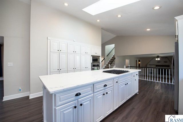 1037 Oak Terrace Drive, North Mankato, MN 56003