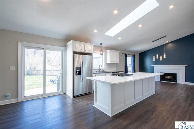 1037 Oak Terrace Drive, North Mankato, MN 56003