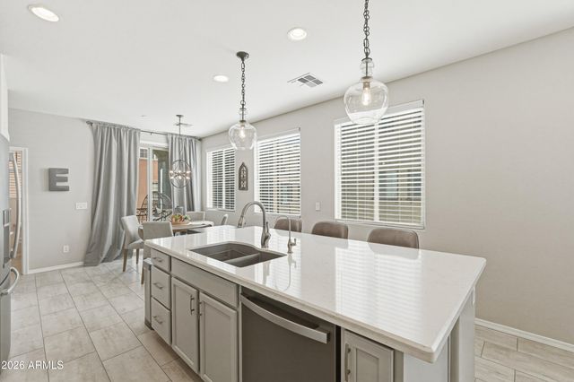 1677 E BRIDGEPORT Parkway, Gilbert, AZ 85295