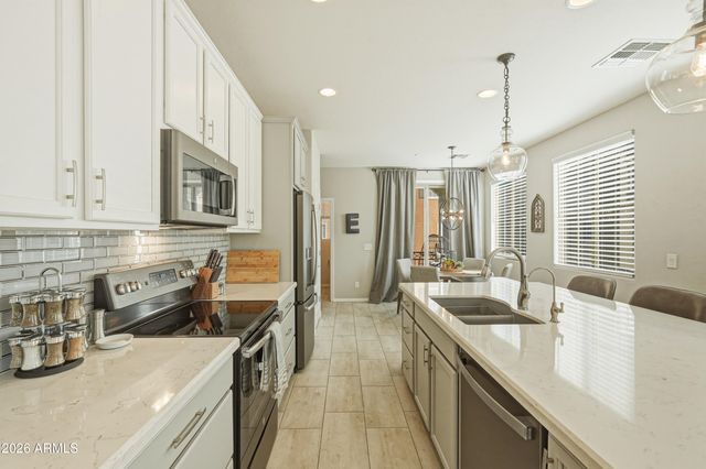 1677 E BRIDGEPORT Parkway, Gilbert, AZ 85295