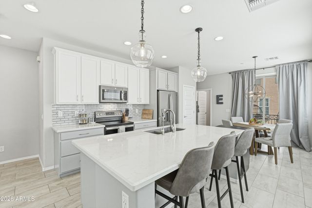 1677 E BRIDGEPORT Parkway, Gilbert, AZ 85295