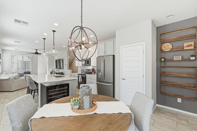 1677 E BRIDGEPORT Parkway, Gilbert, AZ 85295