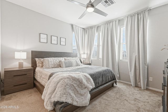 1677 E BRIDGEPORT Parkway, Gilbert, AZ 85295