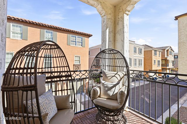 1677 E BRIDGEPORT Parkway, Gilbert, AZ 85295